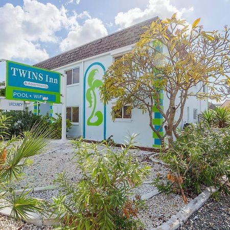 Twins Inn & Apartments سانت بيتي بيتش المظهر الخارجي الصورة