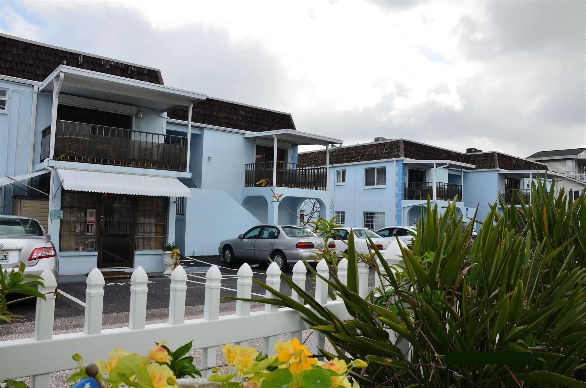 Twins Inn & Apartments سانت بيتي بيتش المظهر الخارجي الصورة