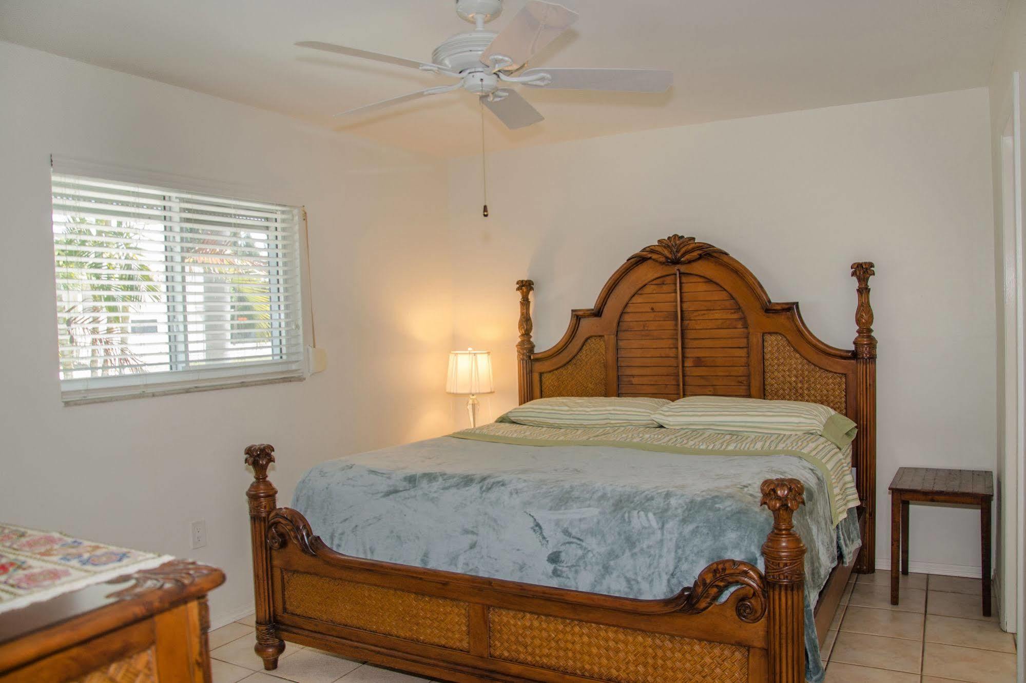 Twins Inn & Apartments سانت بيتي بيتش المظهر الخارجي الصورة