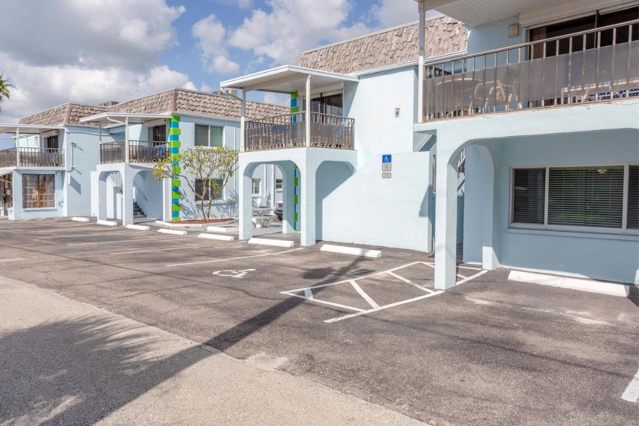 Twins Inn & Apartments سانت بيتي بيتش المظهر الخارجي الصورة